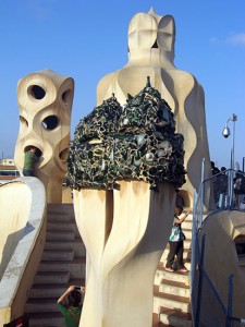 Pedrera este o capodoperă a lui Gaudi fără o singură linie dreaptă, espanglică