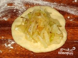 Пиріжки з капустою в духовці - покроковий рецепт з фото на