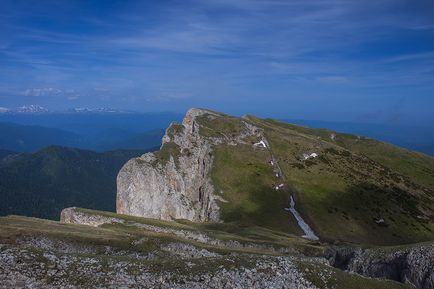 Treceri și porți dracului, trekking în munți