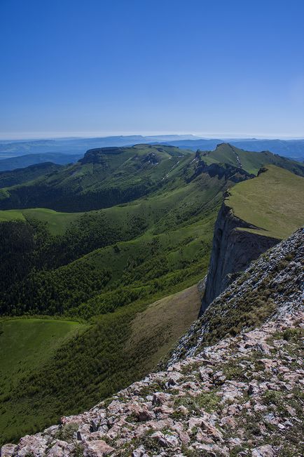 Treceri și porți dracului, trekking în munți