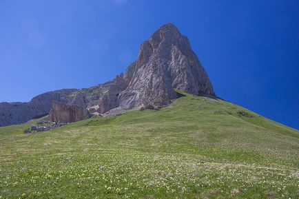 Treceri și porți dracului, trekking în munți