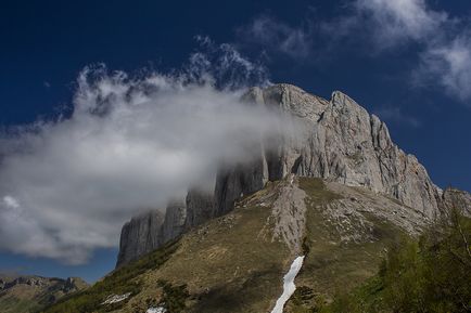 Treceri și porți dracului, trekking în munți