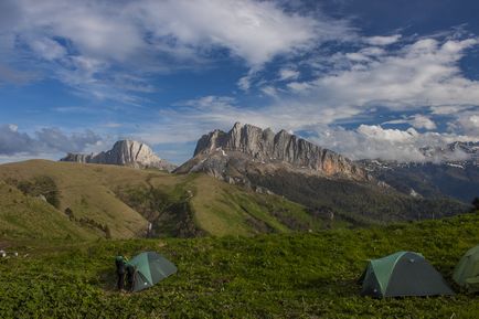 Treceri și porți dracului, trekking în munți