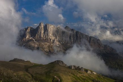 Treceri și porți dracului, trekking în munți