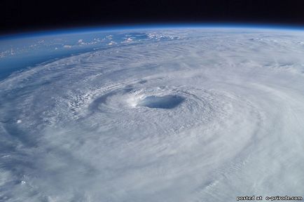 Fenomen natural ciclonul tropical - 15 fotografii - poze - fotografie lume of nature