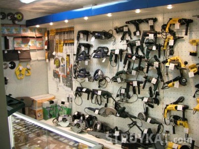 Aranjamentul echipamentelor comerciale și dispunerea mărfurilor în magazia de materiale de construcție - diverse