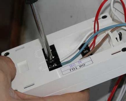 Repararea cablului perforat al unei pardoseli electrice calde