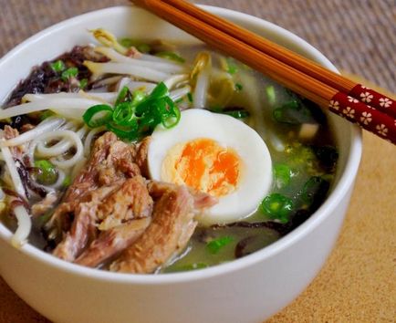 Reteta lui Ramen cu carne de porc