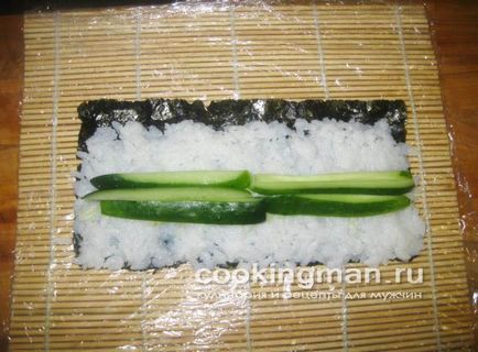Rulați cu castraveți și wasabi (kappa maki) - gătiți pentru bărbați