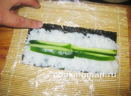 Rulați cu castraveți și wasabi (kappa maki) - gătiți pentru bărbați
