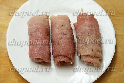 Рулетики з свинини з начинкою - рецепт з фото