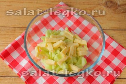 Uborka saláta sajttal és olajbogyó (uborka) Uborka saláta sajttal és olajbogyó
