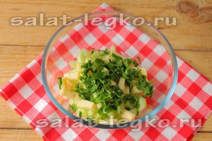 Uborka saláta sajttal és olajbogyó