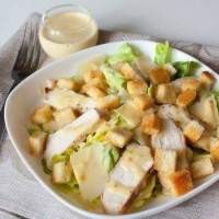 Caesar salata cu pui, 15 retete de salata de Caesar cu pui cu o fotografie