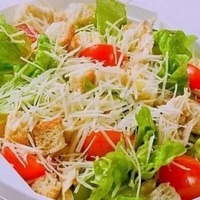 Caesar salata cu pui, 15 retete de salata de Caesar cu pui cu o fotografie