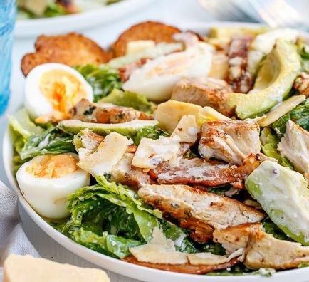 Caesar salata cu pui si avocado - buenprovecho - cele mai delicioase retete