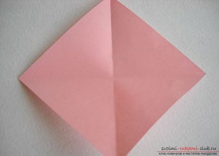 O inimă de origami din hârtie, origami simplu și original