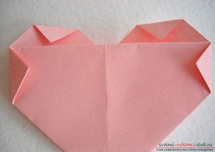 O inimă de origami din hârtie, origami simplu și original