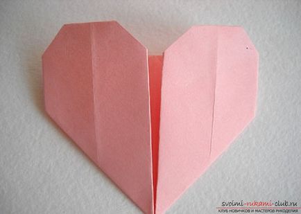 O inimă de origami din hârtie, origami simplu și original