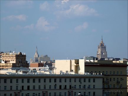 Оглядовий майданчик біля будівлі ран в москві