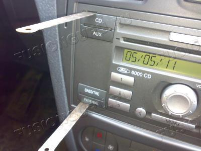 Eliminarea unui aparat de înregistrare cu bandă radio (рестайл)