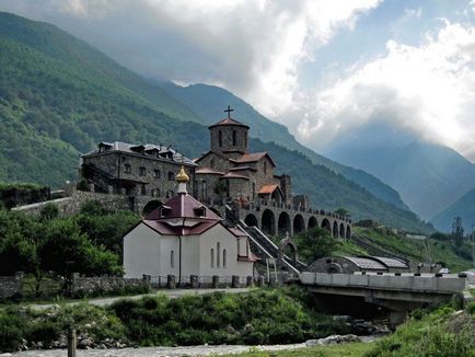 Lista celor mai frumoase și interesante locuri din Osetia de Nord cu o fotografie