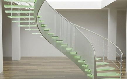 Üveg lépcsők különböző szerkezetek, ezek használata a lakóépületek (struktúrák) Üveg lépcsők különböző szerkezetek, ezek használata az otthonokban