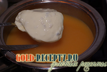 Masă de supă de cartofi cu brânză topită, rețetă cu fotografie
