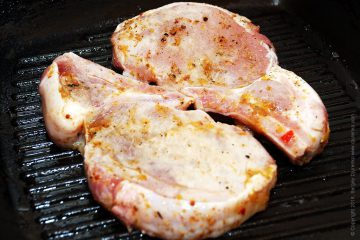 Свиняча корейка на грилі з ткемалі - смачне смажене м'ясо