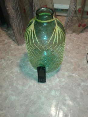 O sticlă de 5 litri a rupt un mâner din plastic