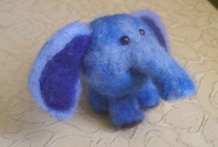 Felting pentru clasa de master incepator creând un elefant din lana