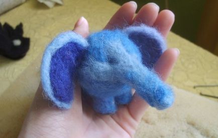 Felting pentru clasa de master incepator creând un elefant din lana