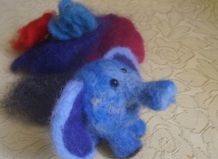 Felting pentru clasa de master incepator creând un elefant din lana