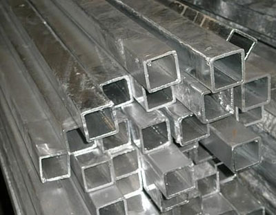 Tipuri de garduri galvanizate plasă de metal, foi și stâlpi folosiți pentru garduri
