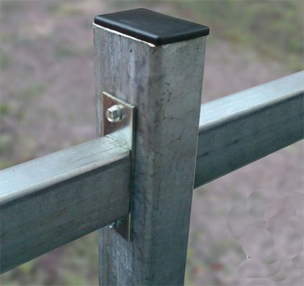 Tipuri de garduri galvanizate plasă de metal, foi și stâlpi folosiți pentru garduri