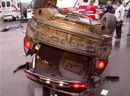 La Kiev, într-un accident de mașină, juninca țăranilor (reînnoită)