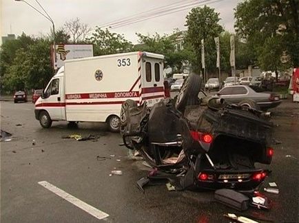 La Kiev, într-un accident de mașină, juninca țăranilor (reînnoită)