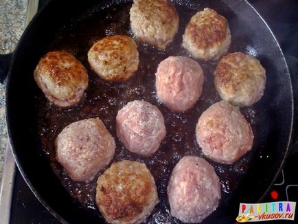 Ciuperci delicioase în sos de roșii (foto-rețetă)