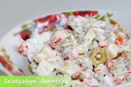 Salată delicioasă din olivier cu salate fără carne 