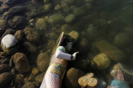 Toate culorile de noroi ca indienii ucid gangul sacru al râului - știri în fotografii