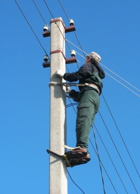 Întregul adevăr despre lucrul electric într-o casă din lemn în conformitate cu puet și pteep