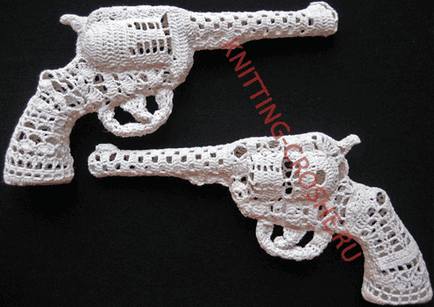 Tricotate Pistol cadou original la om cu propriile mâini