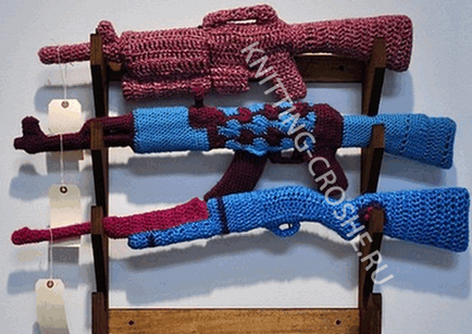 Tricotate Pistol cadou original la om cu propriile mâini
