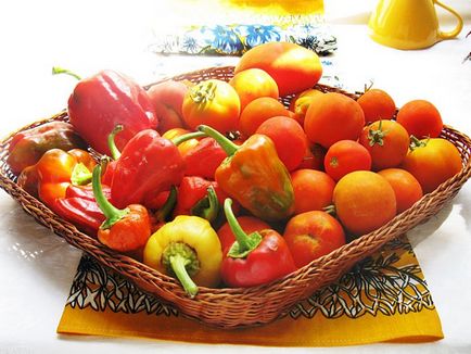 Заготовки томат з паприкою, домашній рецепт з фото