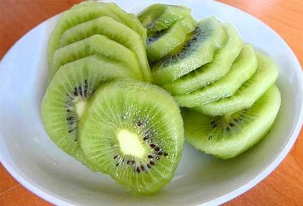 Sült csirkemell filé sajttal és kiwi recept