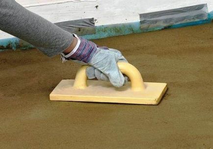 Călcarea de instrucțiuni de beton video podea cum să glaze cu mâinile tale, fotografie