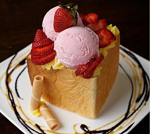 Знайомтеся, honey toast! Десерт з країни сонця, що сходить