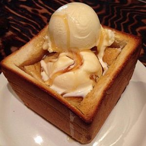 Знайомтеся, honey toast! Десерт з країни сонця, що сходить