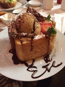 Знайомтеся, honey toast! Десерт з країни сонця, що сходить