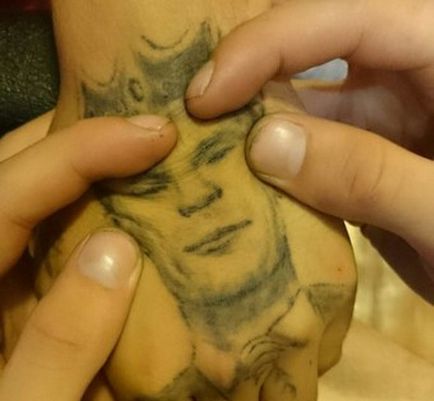 А давай - наколемо - путина! »Красноярец зробив татуювання з президентом